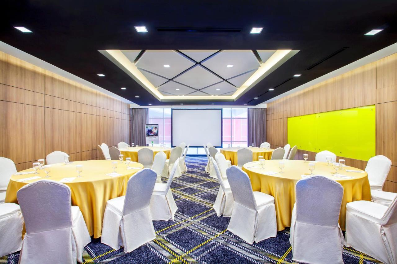 Hotel Ibis Styles Bekasi Jatibening Exterior foto